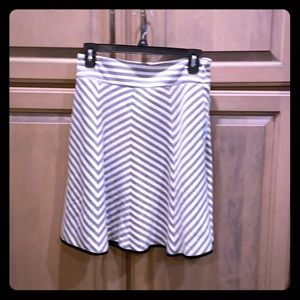 Stripped skirt with pockets